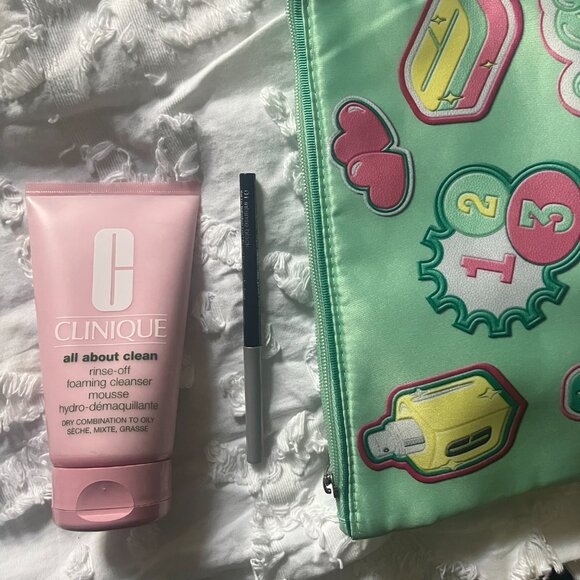 Clinique All About Clean (Large/5 oz) and Gift NWOT - Picture 6 of 6